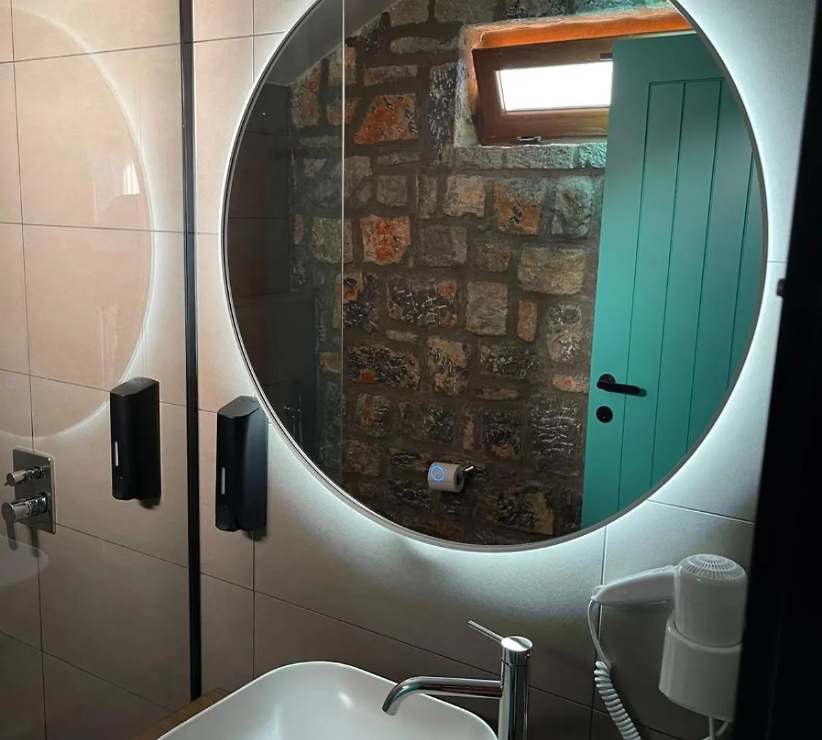 Πανσιόν Helga'S Guesthouse Lini Αλβανία