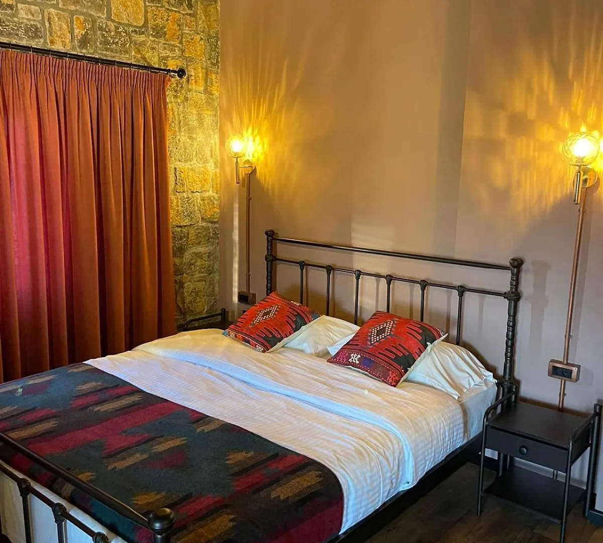 Helga'S Guesthouse Lini
